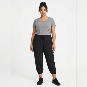 Mondetta Black Cropped Jogger Pants
